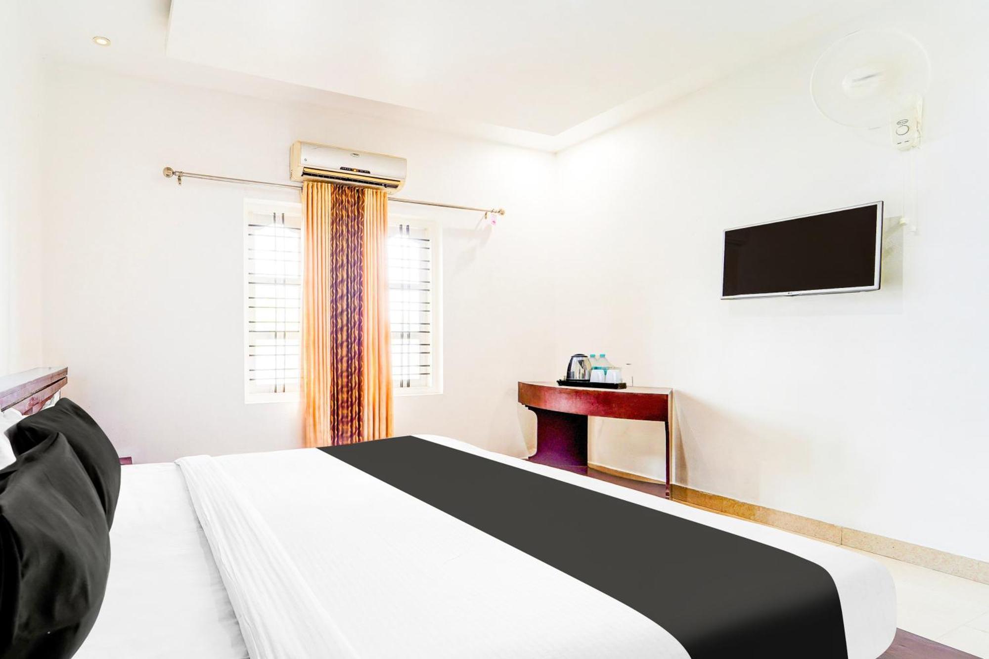 Super Collection O Kazhakuttam Near Al Saj Convention Centre Hotel Andurkonam Exterior foto