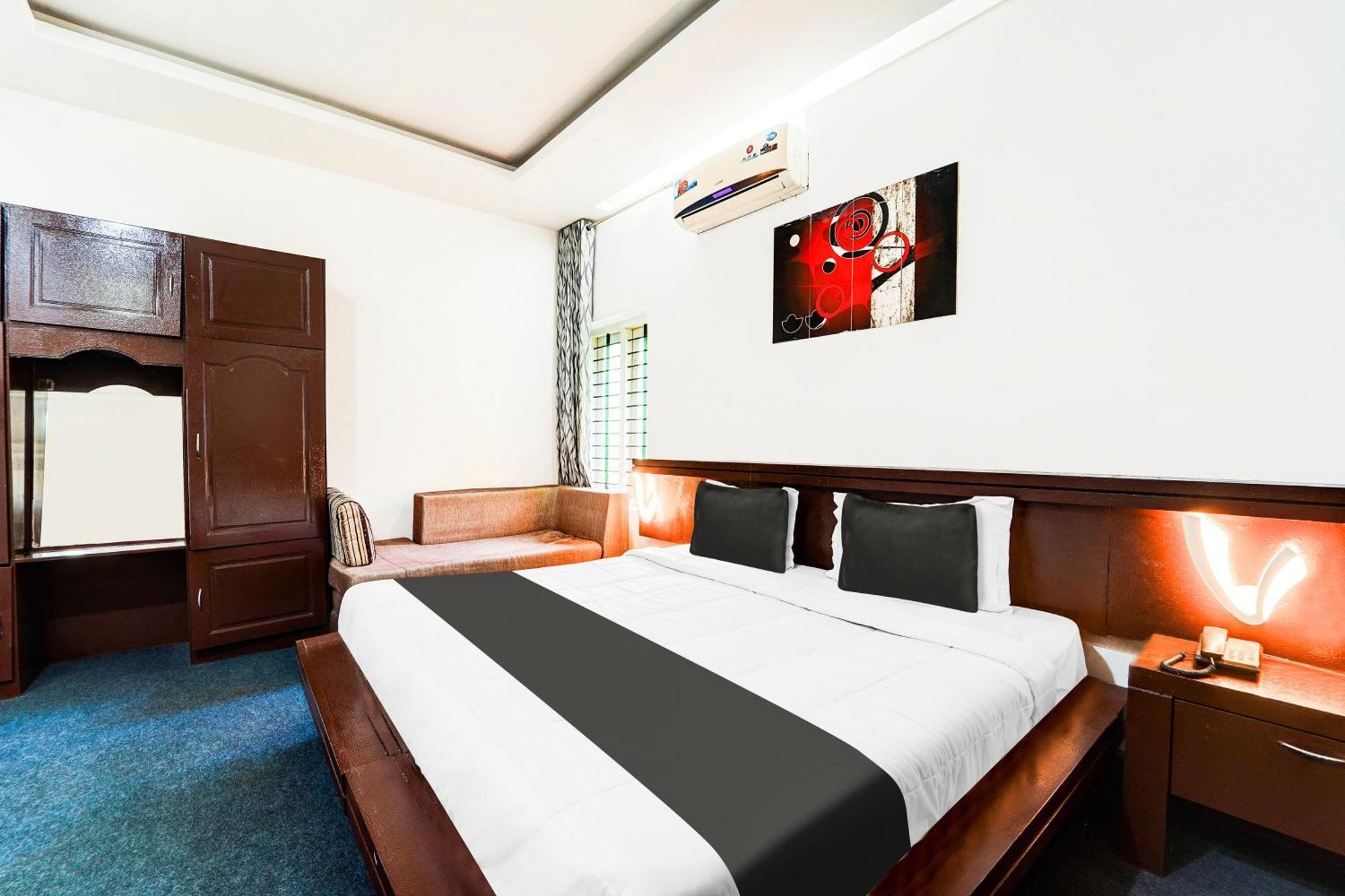 Super Collection O Kazhakuttam Near Al Saj Convention Centre Hotel Andurkonam Exterior foto